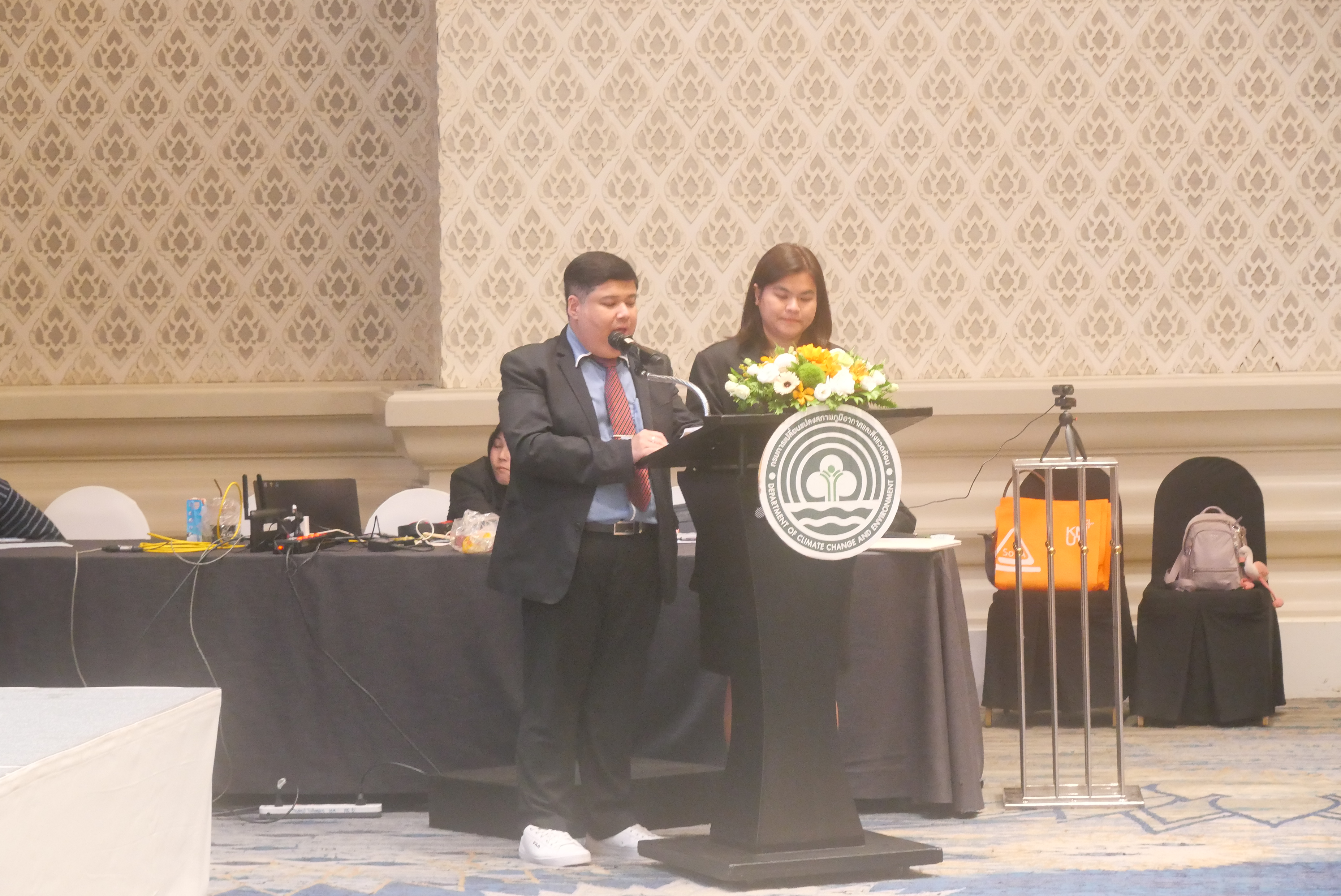 title - ส.ป.ก. ร่วมเป็นเกียรติในพิธีเปิดงานประชุมเผยแพร่ (Press Conference) เพื่อนำเสนอรายงานและการประเมินผลการดำเนินงานเสริมพลังความร่วมมือด้านการเปลี่ยนแปลงสภาพภูมิอากาศของประเทศไทย 